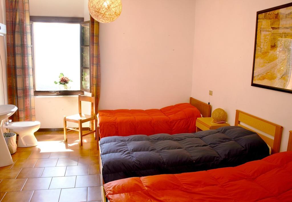 Dreibettzimmer mit Gemeinschaftsbad