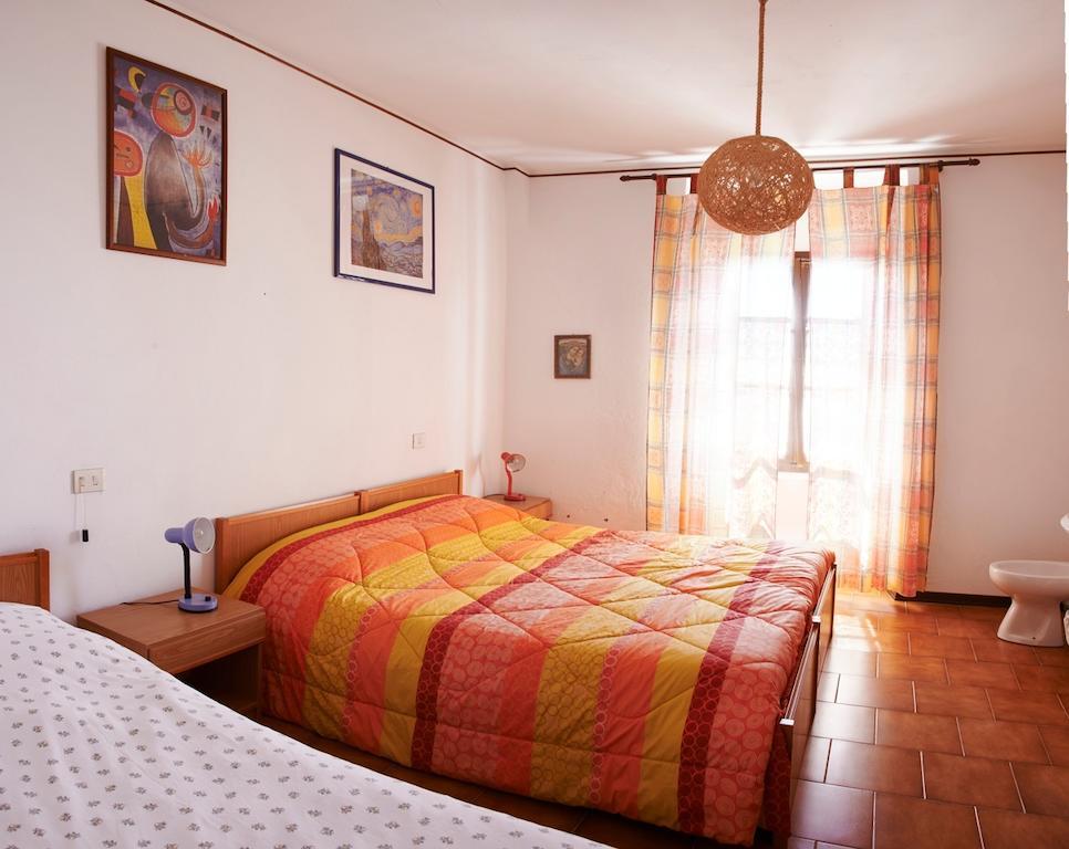 Doppel-/Zweibettzimmer mit Gemeinschaftsbad